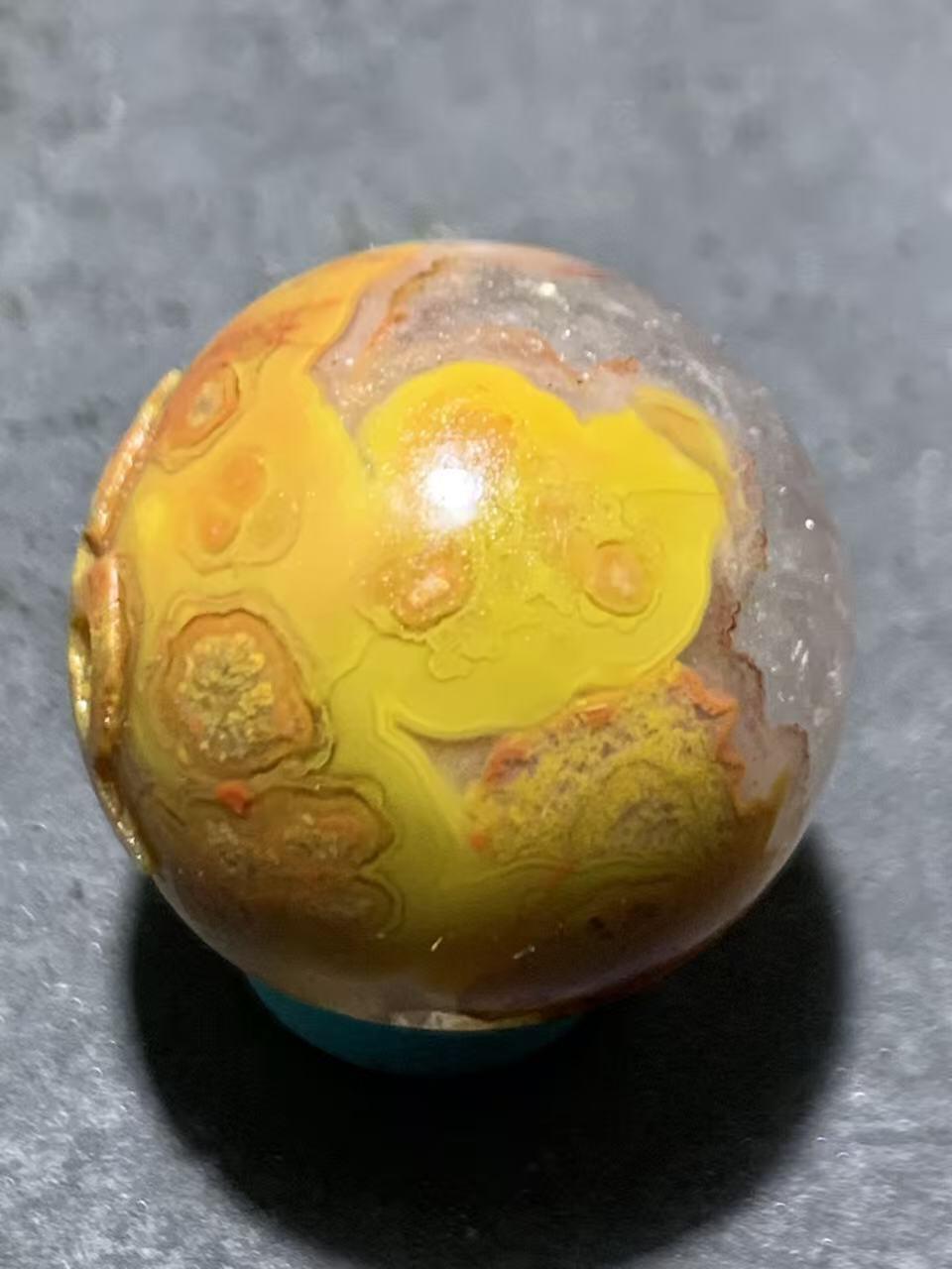 精美冰飘草花纹战国红玛瑙手工俏色巧雕佛字2.0珠一个