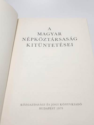 南水社第5次拍卖  匈牙利人民共和国官方出版《1979年匈牙利人民共和国勋章奖章官方图鉴》
