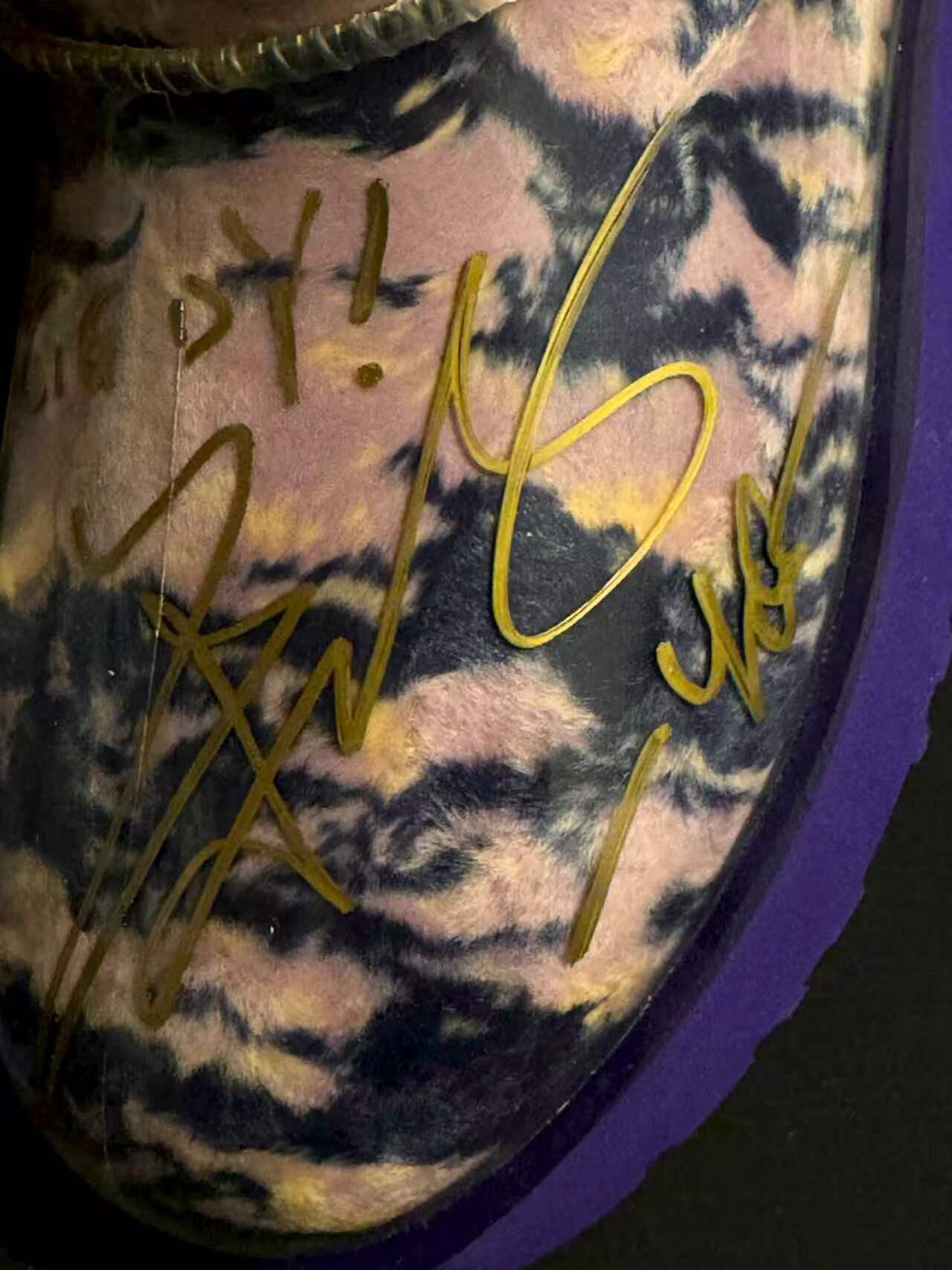 零元拍：星光赴约，茸意登场；步履同频，自在高光！UGG亚太区品牌大使宋雨琦亲签联名配色UGG Classic Clear Mini 雪地靴，每一步都自带高光，每一刻都Feels Like UGG，全新篇章，即刻启程~36码