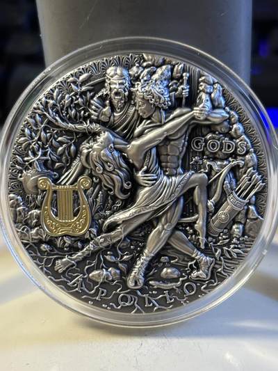第196期拍卖 - 纽埃2020年发行众神系列爱乐之神太阳之子阿波罗2盎司高浮雕仿古镀金银币，999银，发行500枚