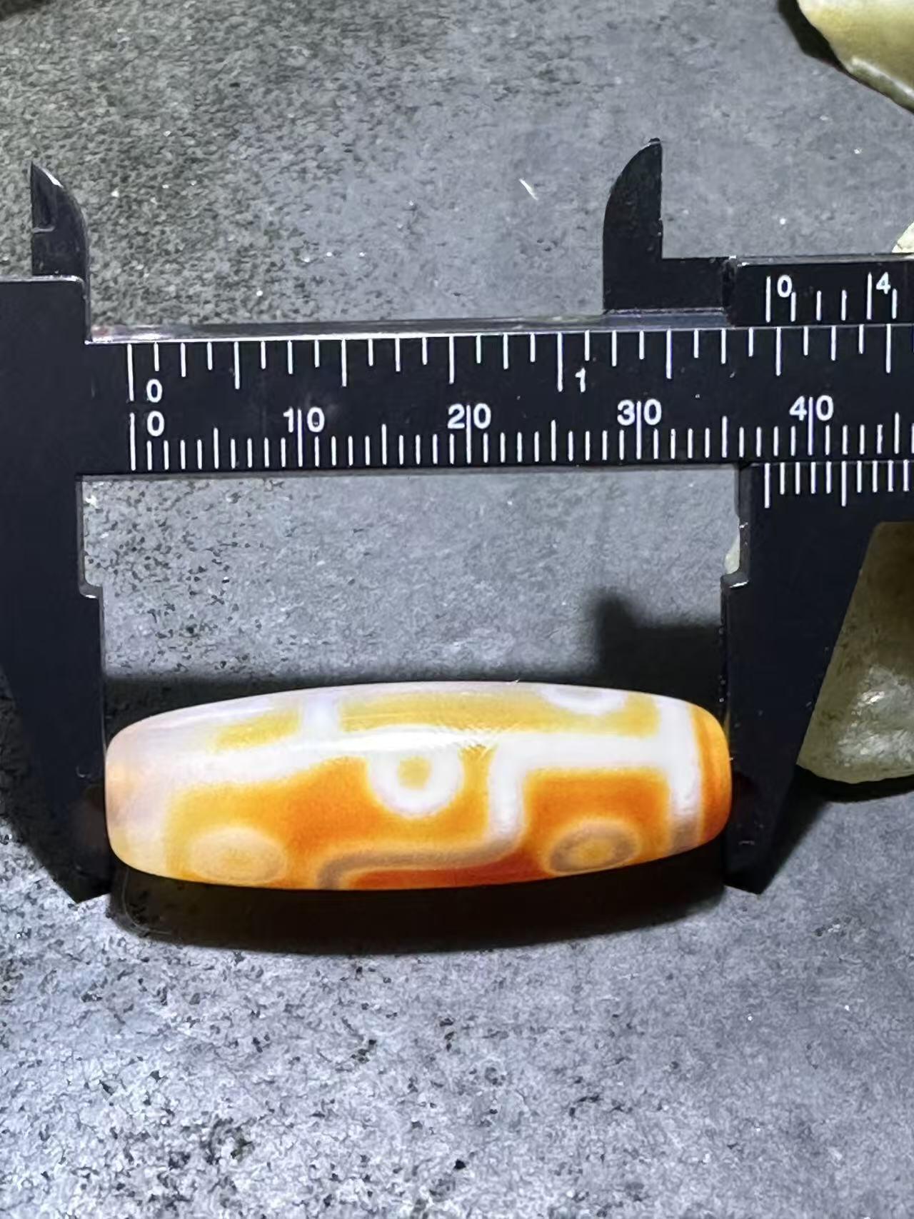 仅此一颗，藏传红九眼随形天珠一颗