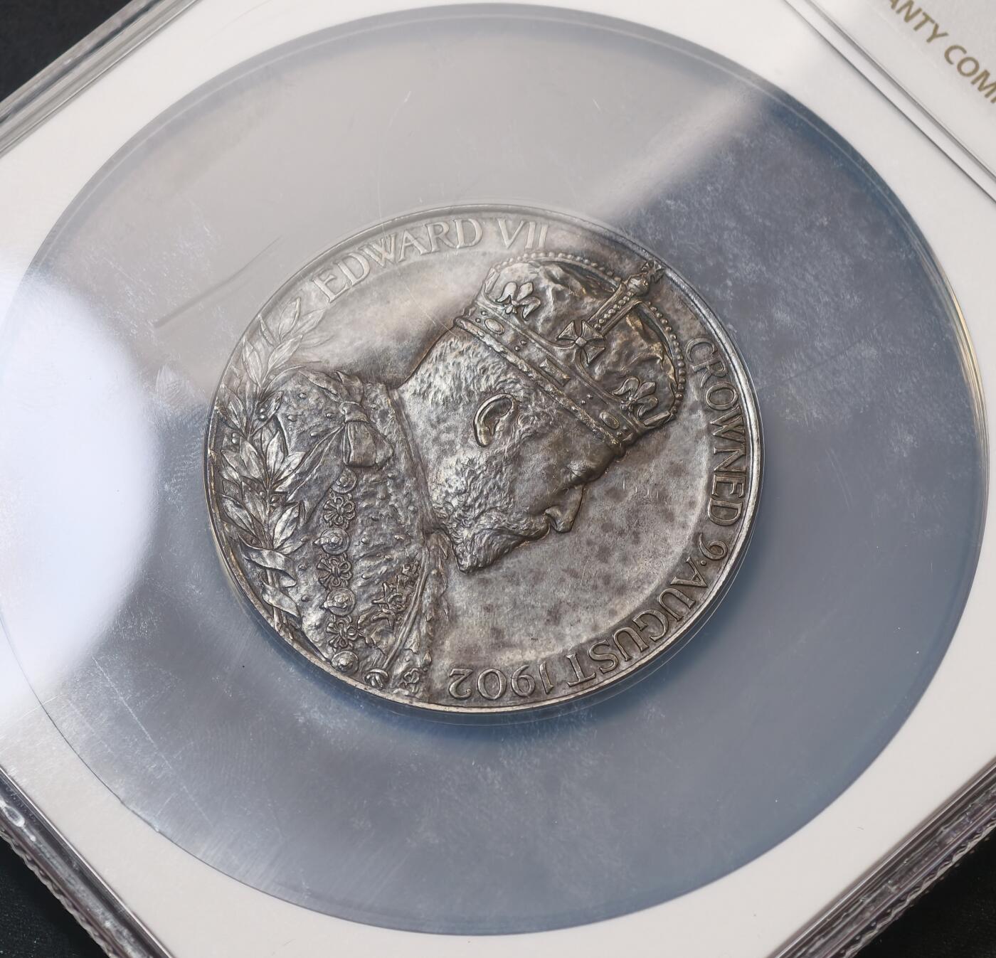 甄臻铺-世界币章拍卖（第58期），送拍享返佣金等优惠多多 NGC-MS62 1902年英国爱德华七世1902年8月9日登基纪念大银章，尺寸很大，包浆醇厚，品相极好