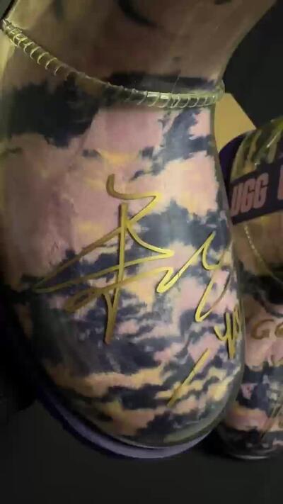 零元拍：星光赴约，茸意登场；步履同频，自在高光！UGG亚太区品牌大使宋雨琦亲签联名配色UGG Classic Clear Mini 雪地靴，每一步都自带高光，每一刻都Feels Like UGG，全新篇章，即刻启程~36码