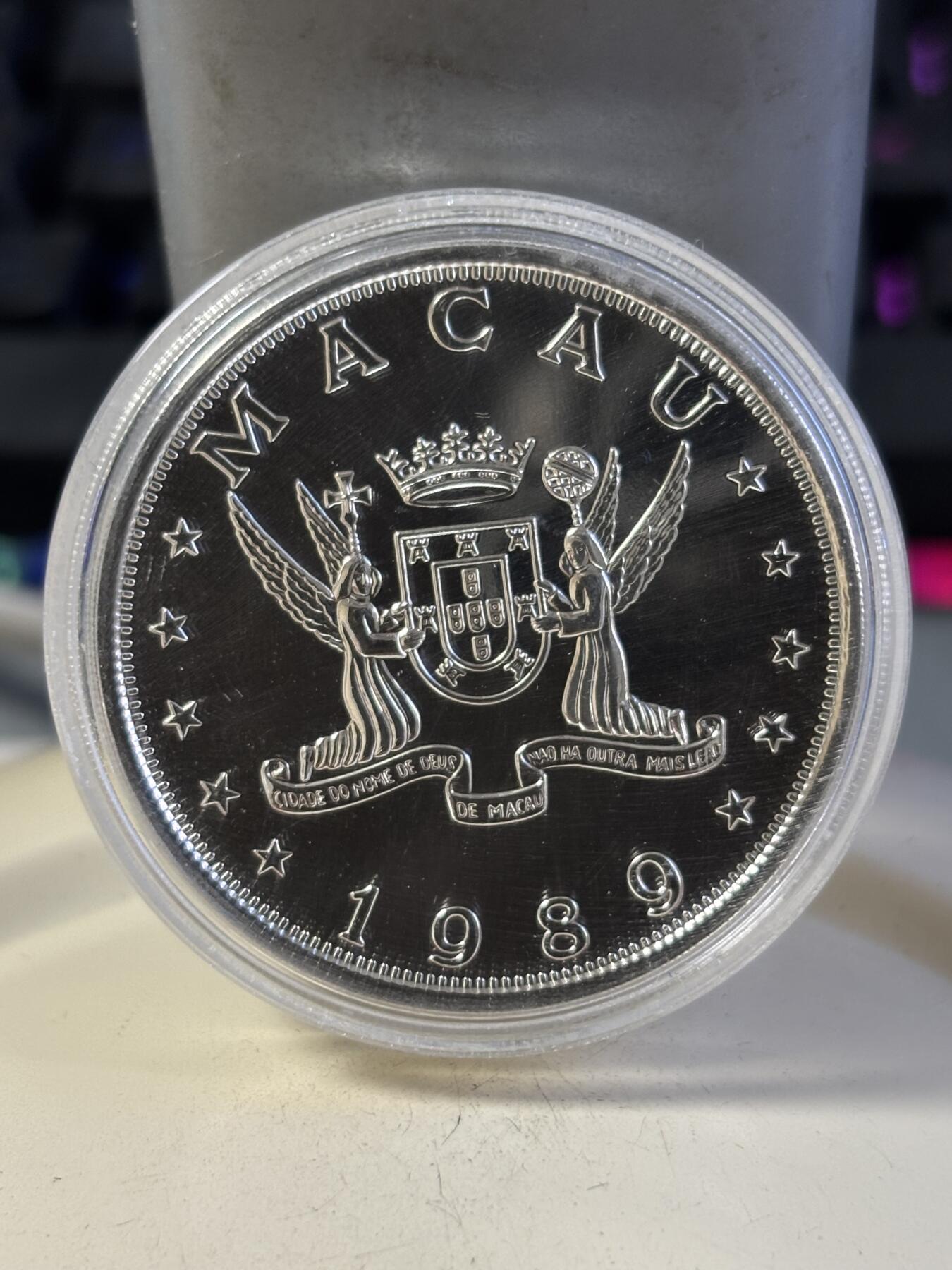 第196期拍卖 澳门1989年中国生肖系列蛇年精制纪念银币，925银，28.28克，发行3000枚，