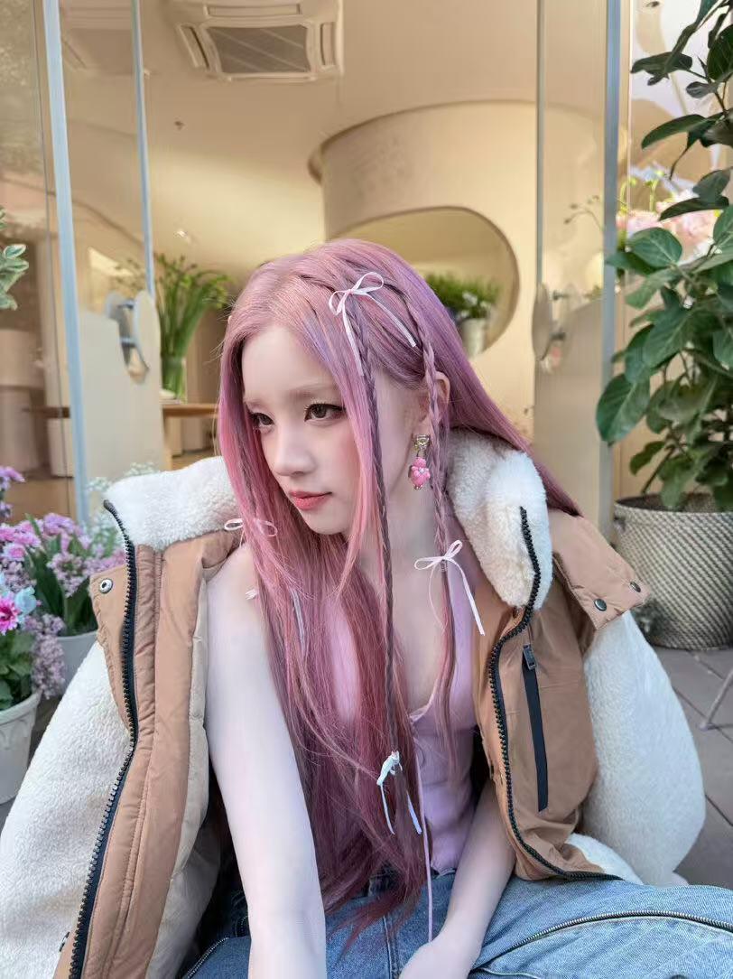 零元拍：星光赴约，茸意登场；步履同频，自在高光！UGG亚太区品牌大使宋雨琦亲签联名配色UGG Classic Clear Mini 雪地靴，每一步都自带高光，每一刻都Feels Like UGG，全新篇章，即刻启程~36码