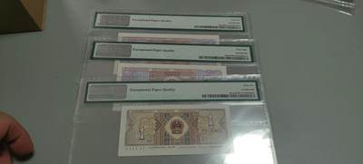 洪涛臻品批发群 精选邮票限时拍卖第1319期  第四套人民币 1角至尊祥云5角满堂红5角特强双边红 PMG评级尾三同号中文标一组。号码如图，之前炙手可热的PMG中文标，现在都是地板价，喜欢不要错过