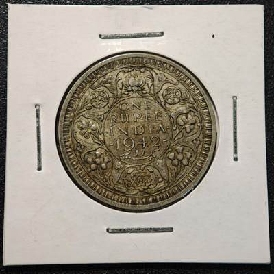 【德藏】世界币章拍卖第170期（拍品征集中~欢迎藏友联系） 老藏家集藏系列之- 1942年 英属印度1卢比银币 直径约：30.5mm；重约：11.6g 入册20余年·附有当年购入价