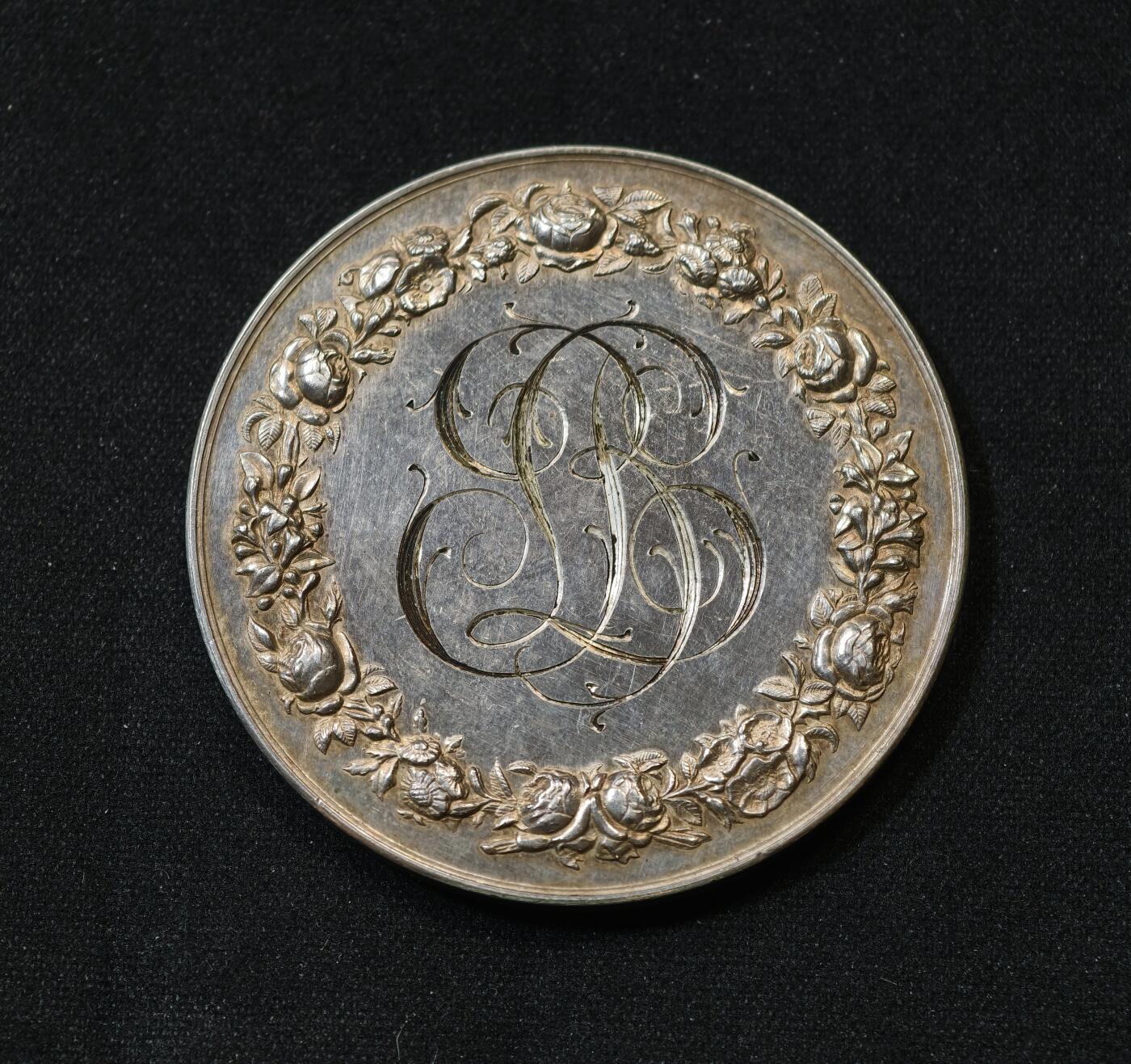 甄臻铺-世界币章拍卖（第58期），送拍享返佣金等优惠多多 1896年法国婚姻与爱情纪念银章（大版），39mm，25.7g，丰饶角边铭 ，手刻花押，镜面光泽，上手极美。