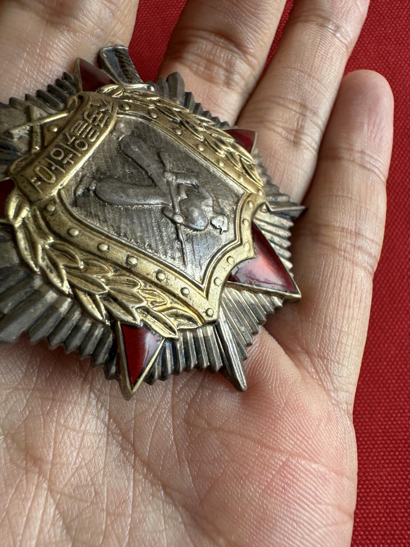 五哥徽章群   2号周四晚上八点4群联拍 银章