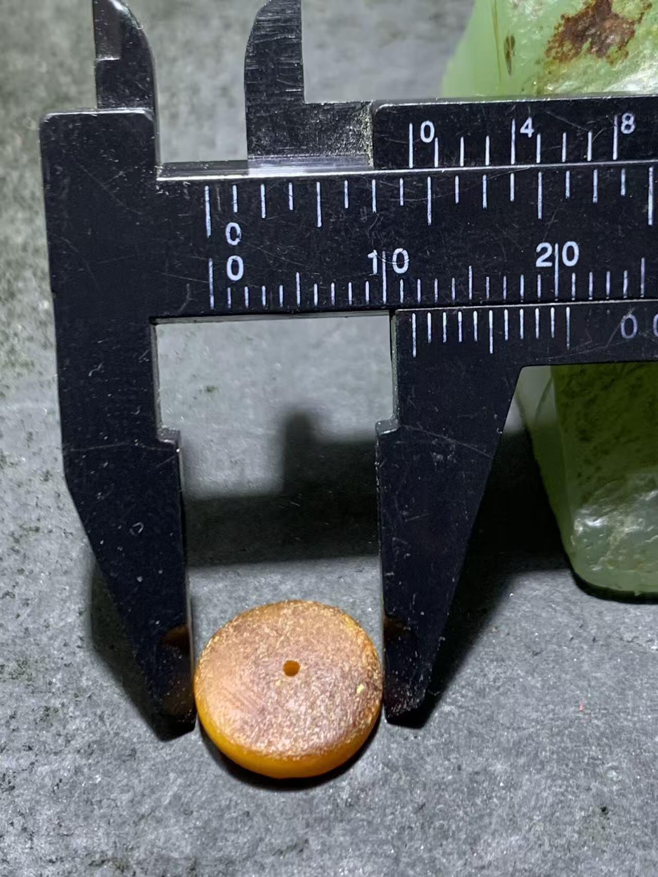 精美原皮蜜蜡小饼子一个！！