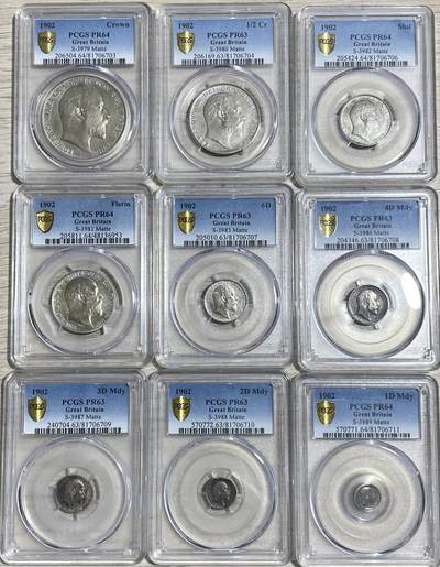 万国钱币拍卖第064期 - PCGS PR63~64 1902年英国爱德华七世精制9枚套币 全套PCGS评级高分品相无忧 主币克朗64尤为难得 原味天鹅绒彩 越来越少的爱七银币套资源  一步到位的收藏级品质