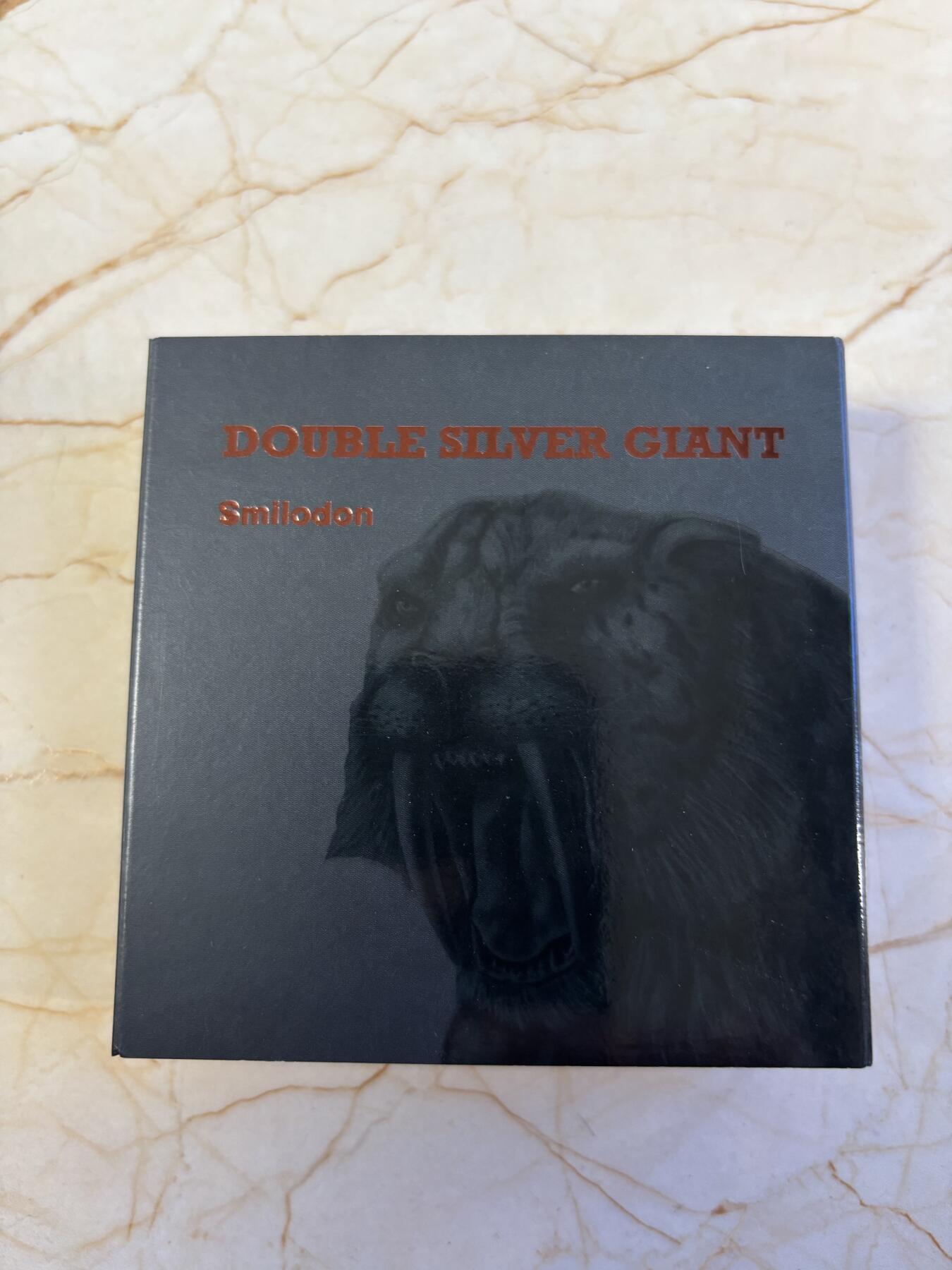 第196期拍卖 瓦努阿图2026年恐龙时代6剑齿虎银铜双金属仿古纪念币，999银+铜，10克银+145铜，发行1999枚