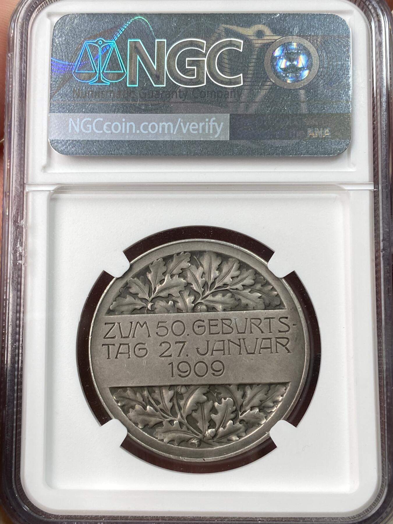 万国钱币拍卖第064期 NGC MS62 1909年德国德意志人民的皇帝威廉二世50大寿纪念银章 罕见无着装硬汉威廉二世形象 高浮雕罗马风格罕见品种 NGC唯一评级冠军分