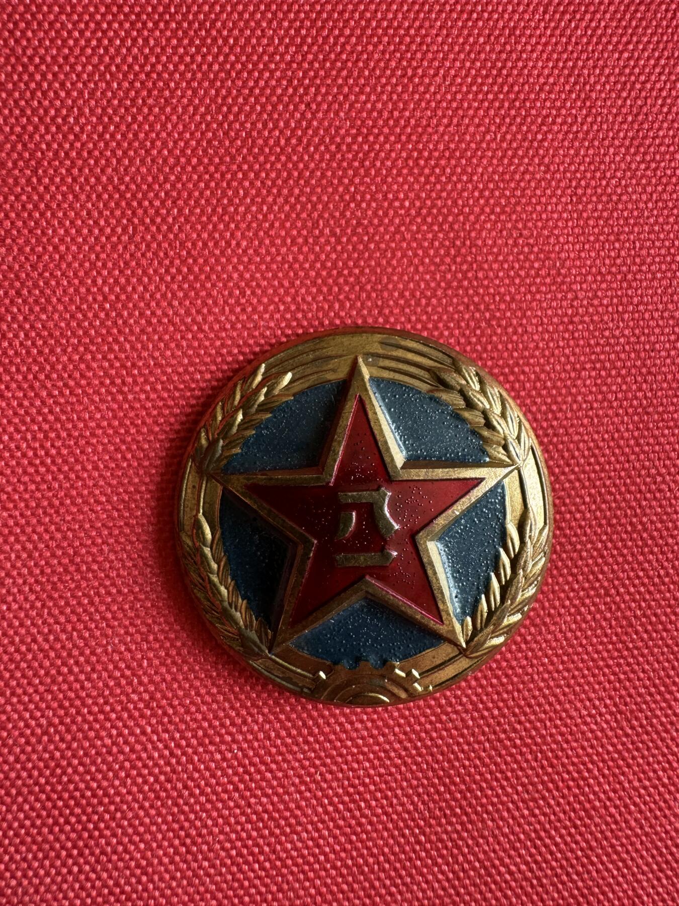 五哥徽章群   2号周四晚上八点4群联拍 帽徽