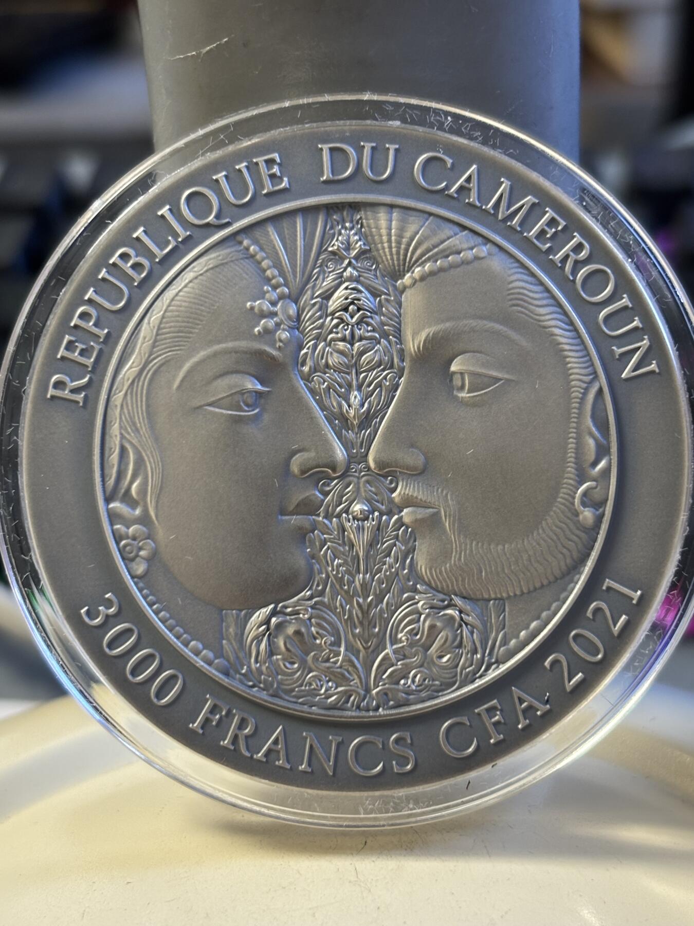 第196期拍卖 喀麦隆2021年爱情系列爱经3盎司高浮雕仿古彩银币，999银，发行500枚