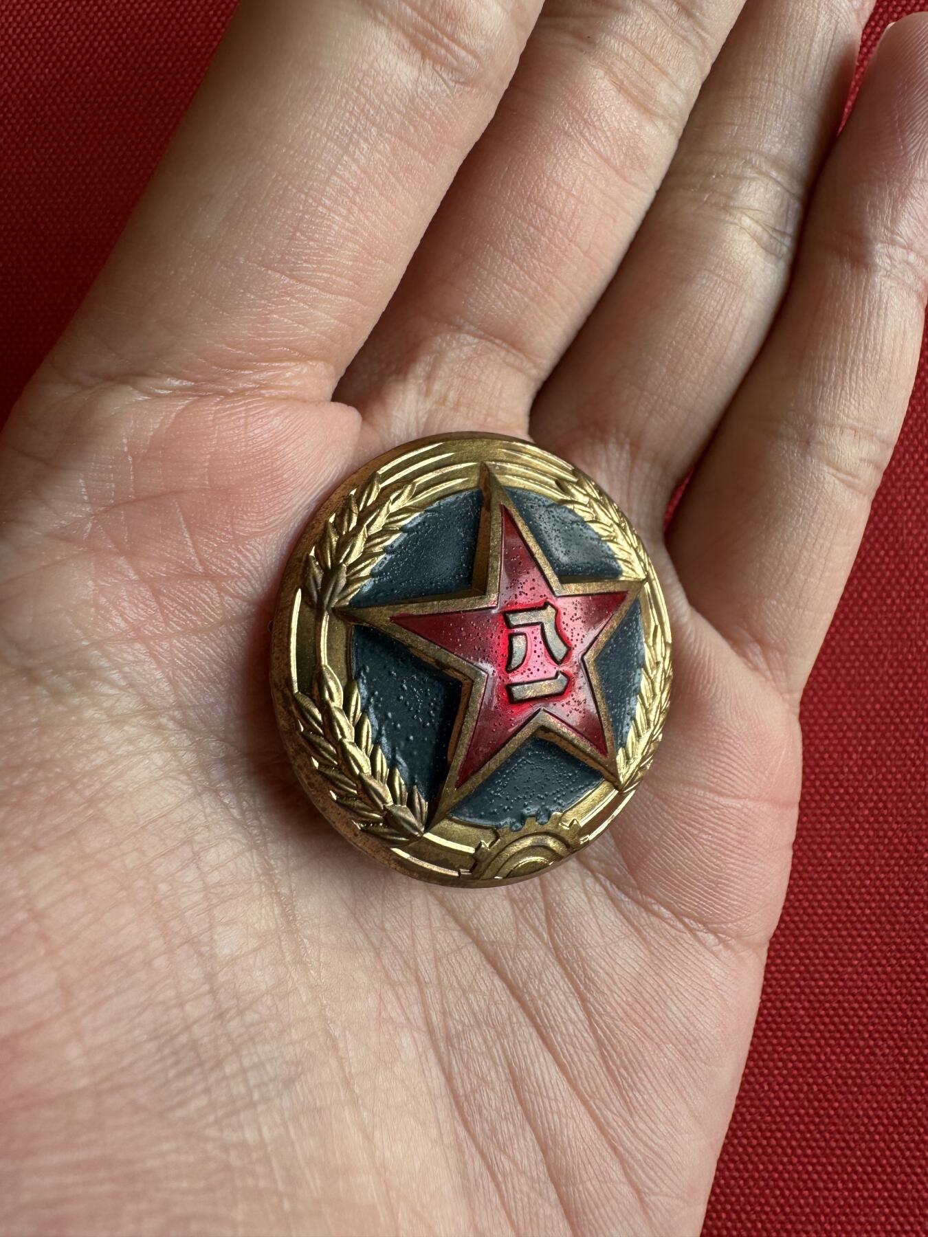 五哥徽章群   2号周四晚上八点4群联拍 帽徽