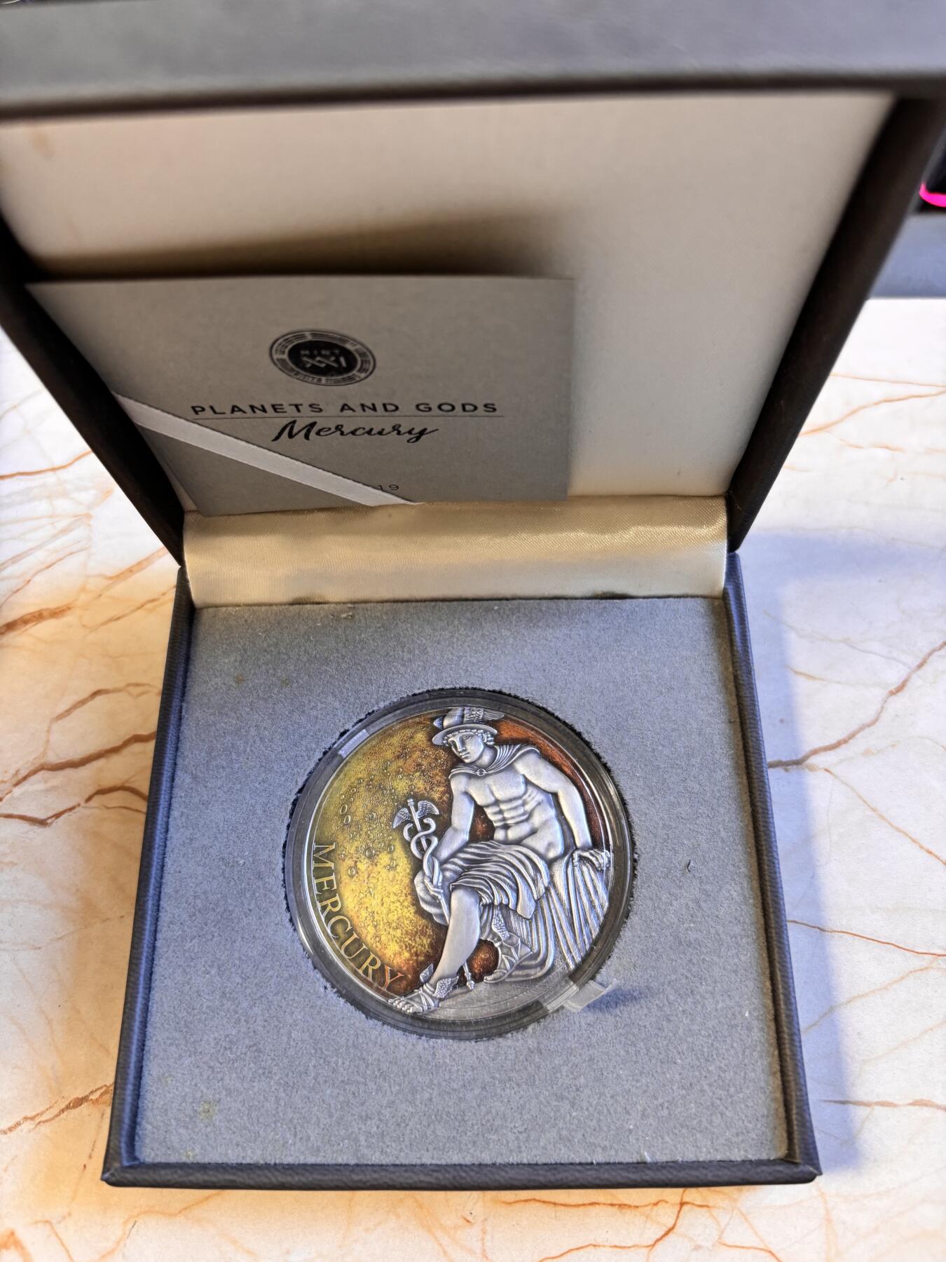 第196期拍卖 喀麦隆2019年行星之神系列1水星墨丘利3盎司彩银币，999银，发行500枚