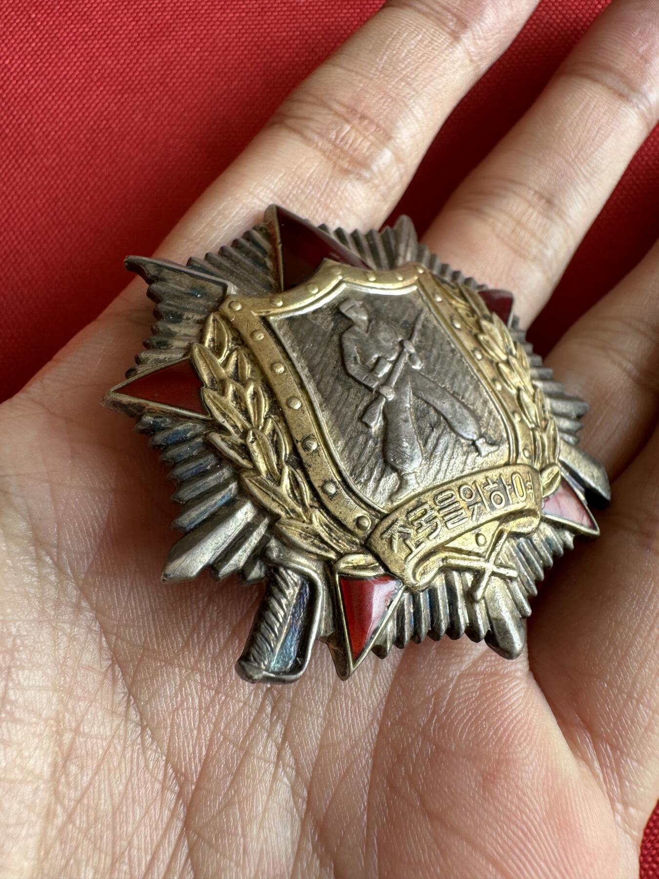 五哥徽章群   2号周四晚上八点4群联拍 银章