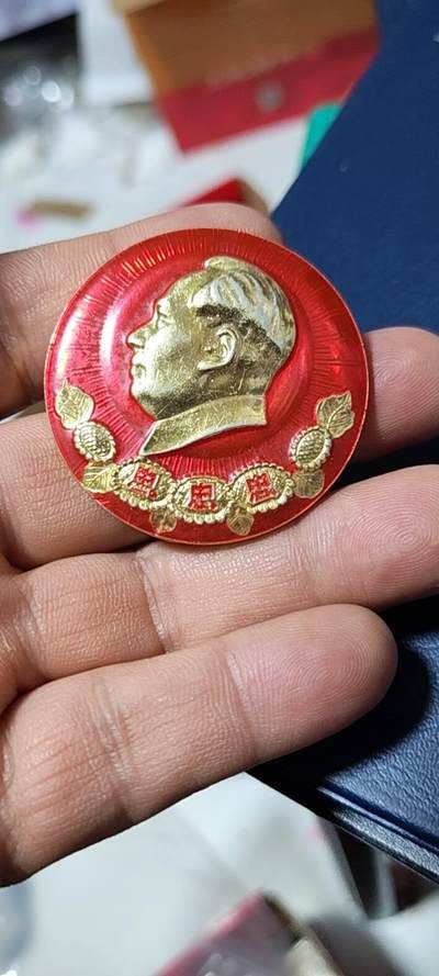 毛主席像章拍场，都是部队题材章 - 🔥🔥🔥🔥毛主席像章，45.1毫米，背面有铭文：永远忠于毛主席    武空