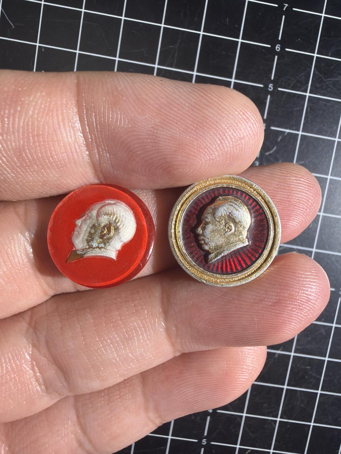 古冰库章牌勋赏收藏0起拍卖 毛章两个