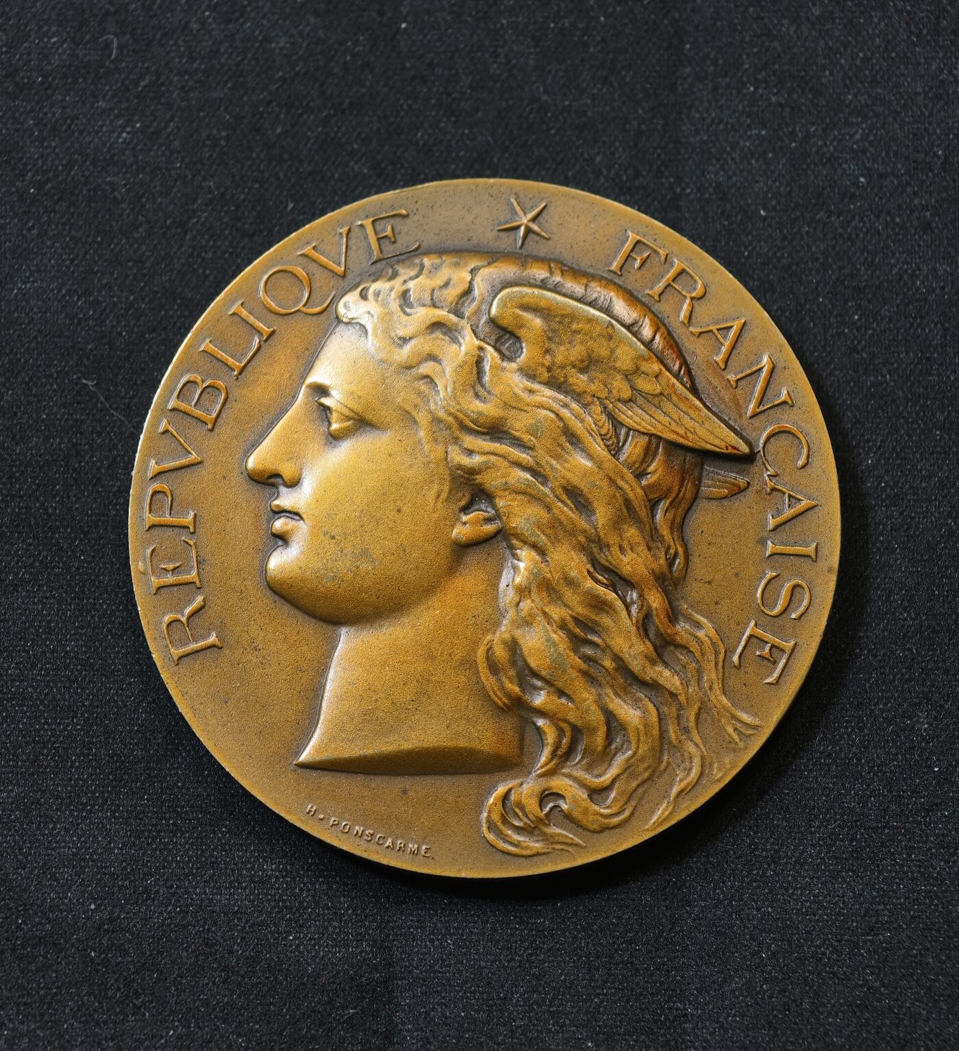 甄臻铺-世界币章拍卖（第58期），送拍享返佣金等优惠多多 法国小飞侠铜章（H.PONSARME作品），62.1g，50.6mm，丰饶角铜标  名家雕刻