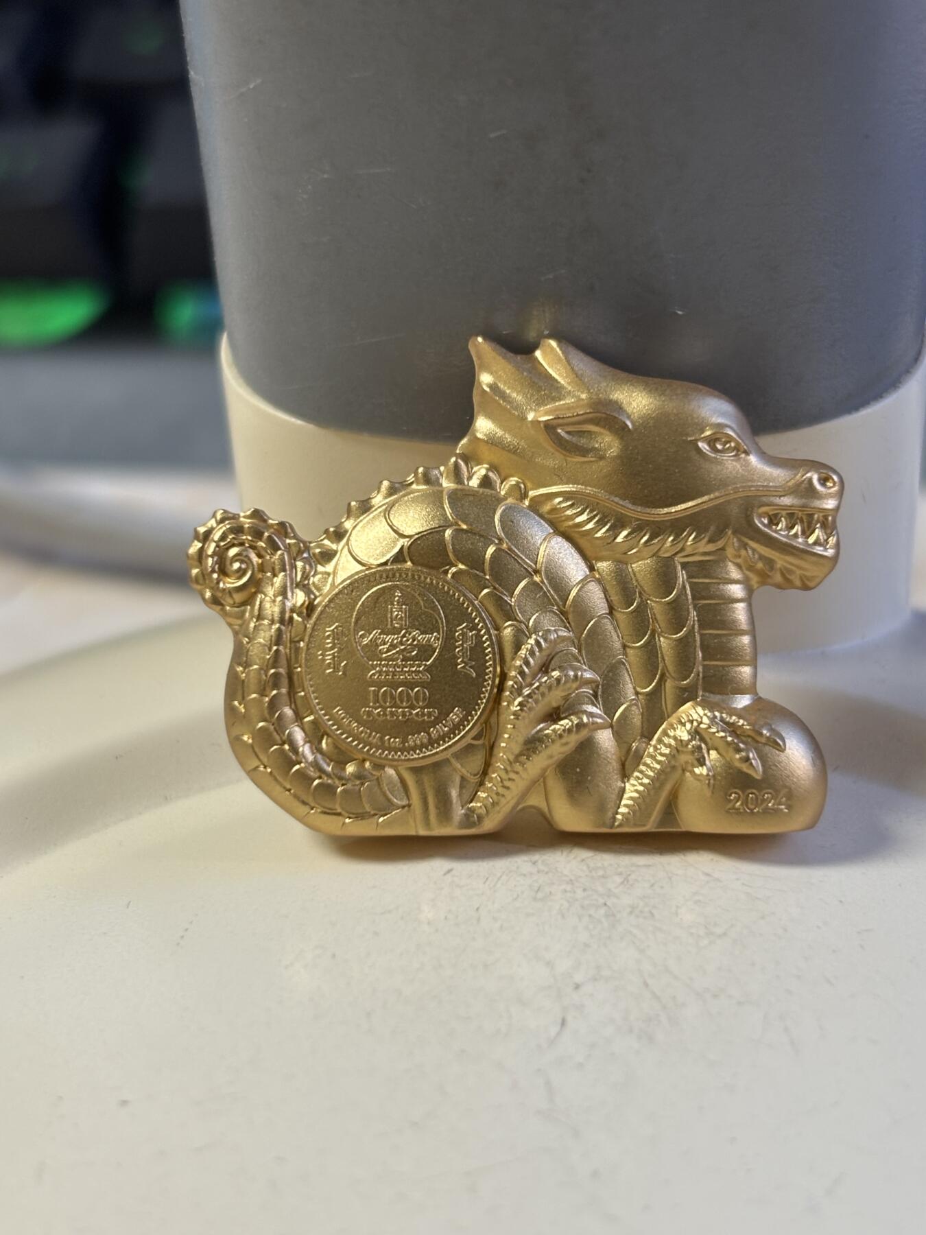 第196期拍卖 蒙古2024年中国生肖系列龙年1盎司镀金纪念银币，999银镀金，发行888枚