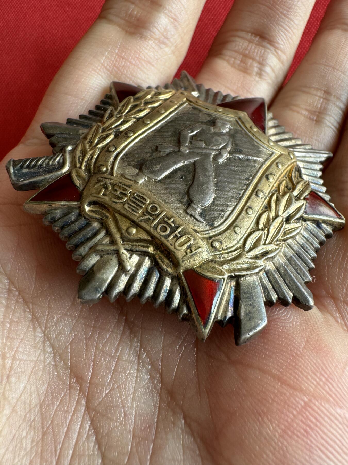 五哥徽章群   2号周四晚上八点4群联拍 银章