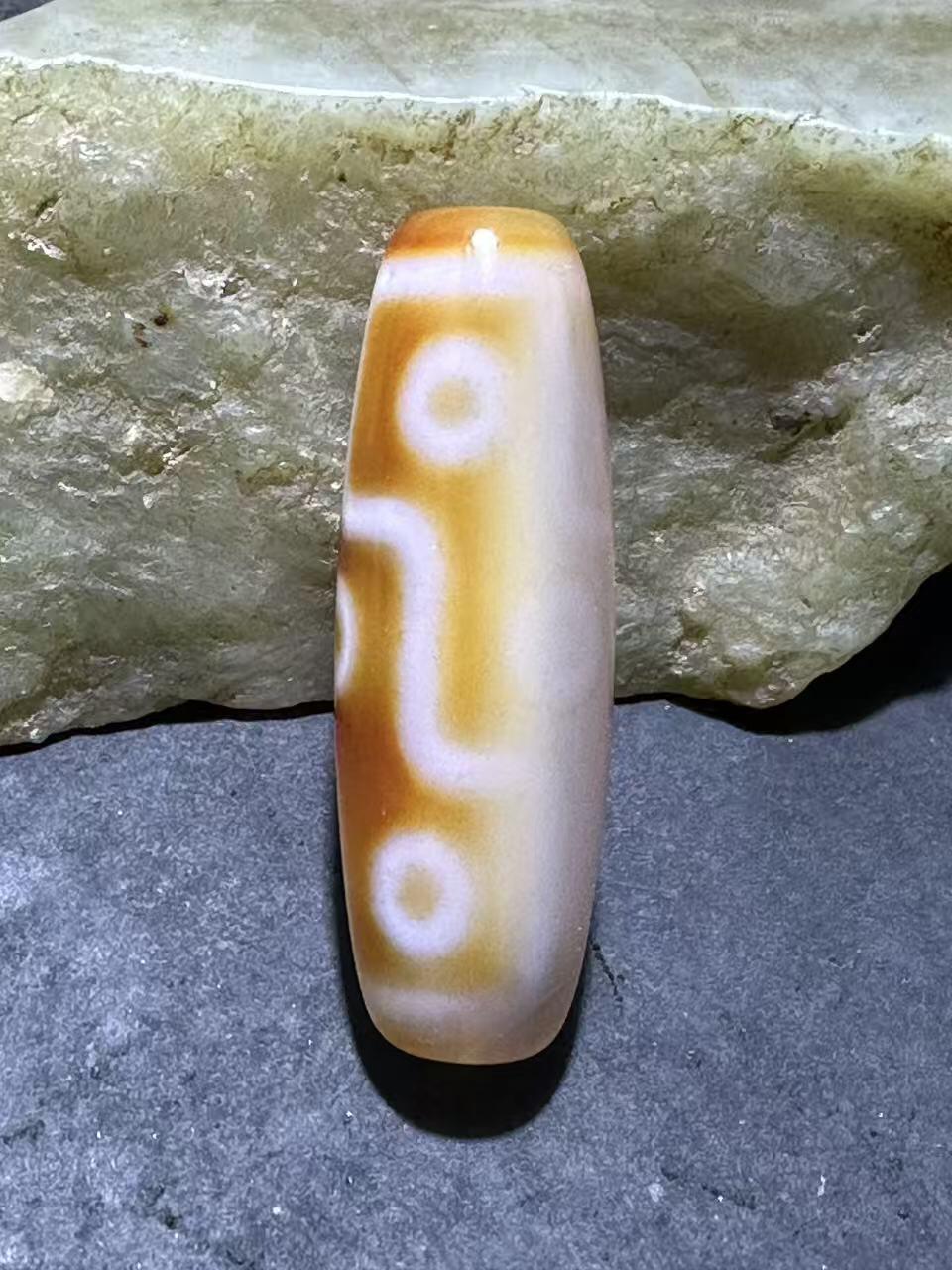 仅此一颗，藏传红九眼随形天珠一颗