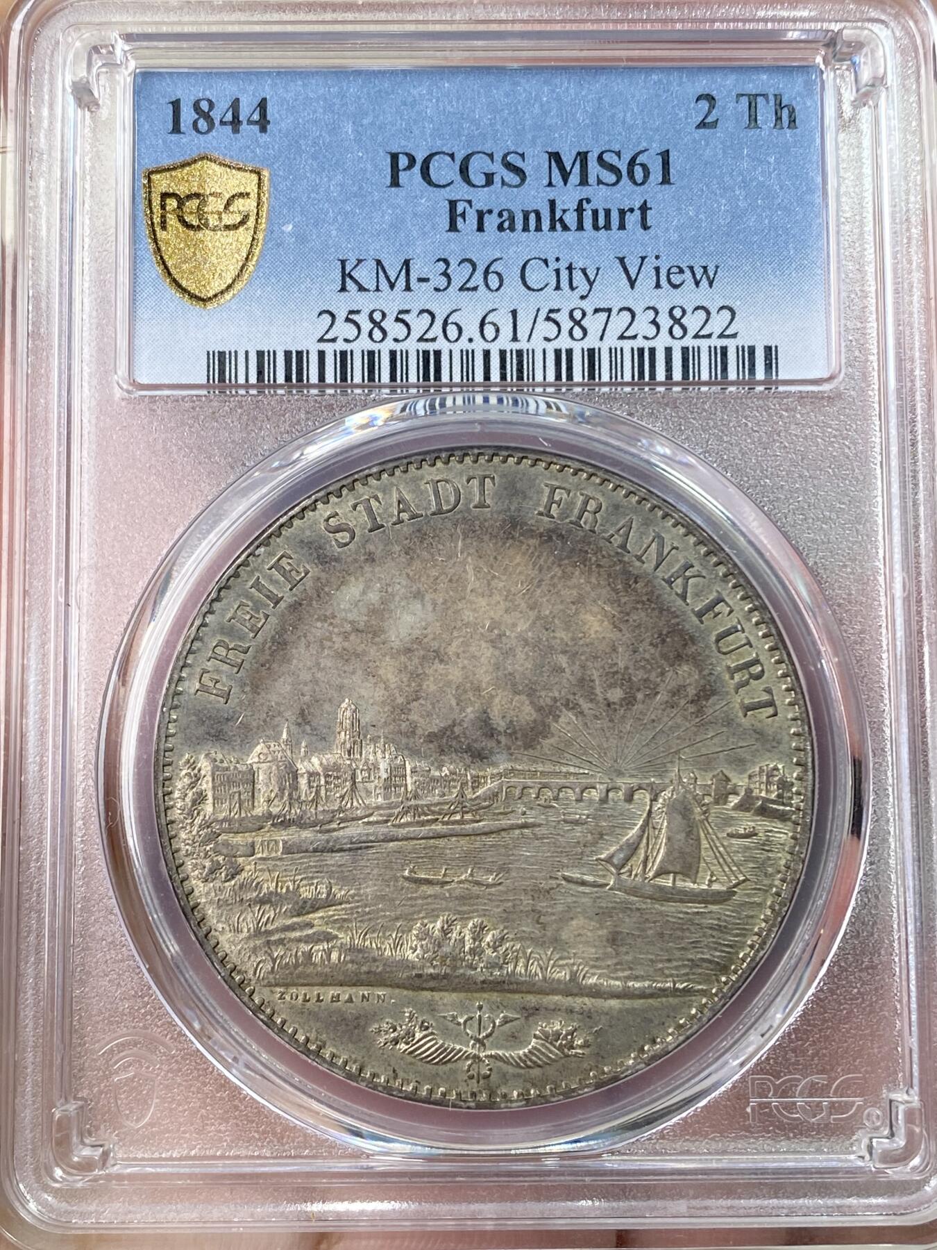 万国钱币拍卖第064期 PCGS MS61 1844年德国法兰克福自由市河景2泰勒 名誉景观2泰勒品种 热度居高不下 同时也是邦国时期唯一一款以景观为题材的2泰勒 厚重欧陆五彩极美 打制极其锋利 河面上的水波纹也毫不马虎 给人以身临其境之感 不容错过的典藏级品质 越来越贵的品种  