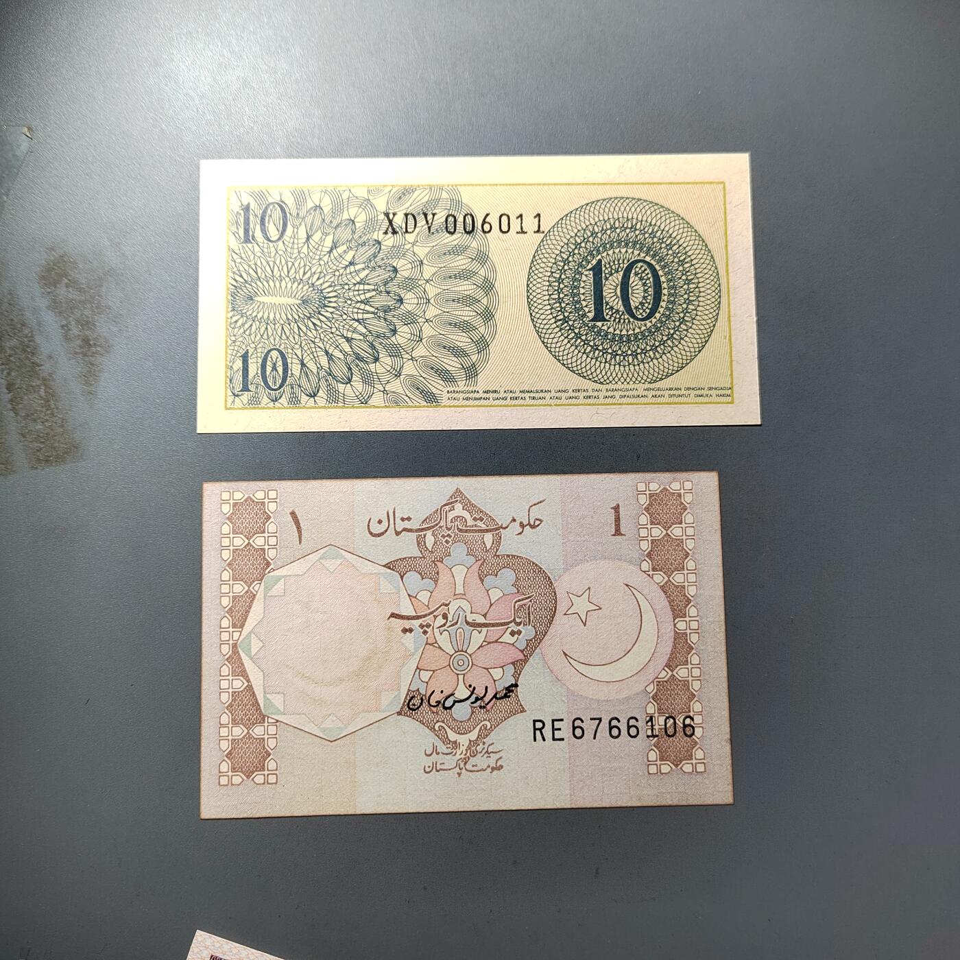 PCAI钱币  2-795  钱币小专场 外币二张