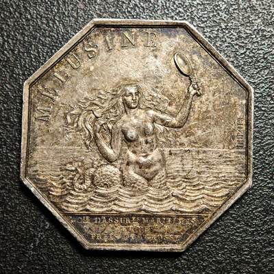 【德藏】世界币章拍卖第170期（拍品征集中~欢迎藏友联系） 名誉品 1832-1841年 法国海洋保险公司美人鱼海妖八角银质代币银章 油灯边铭 (新版法国八角代用币目录封面同款) 原味包浆 味道极佳 直径约：33.3mm；重约：17.4g