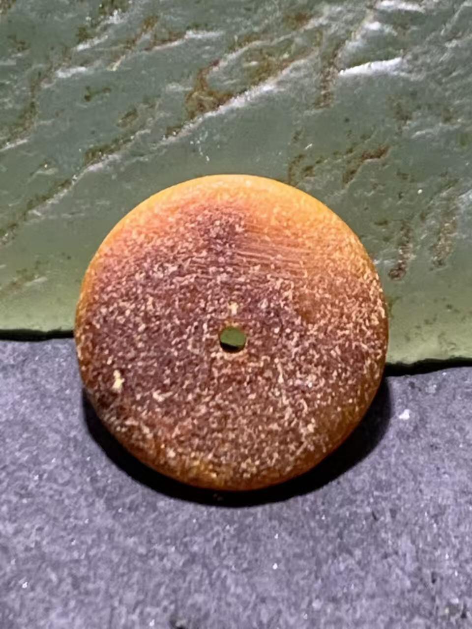 精美原皮蜜蜡小饼子一个！！