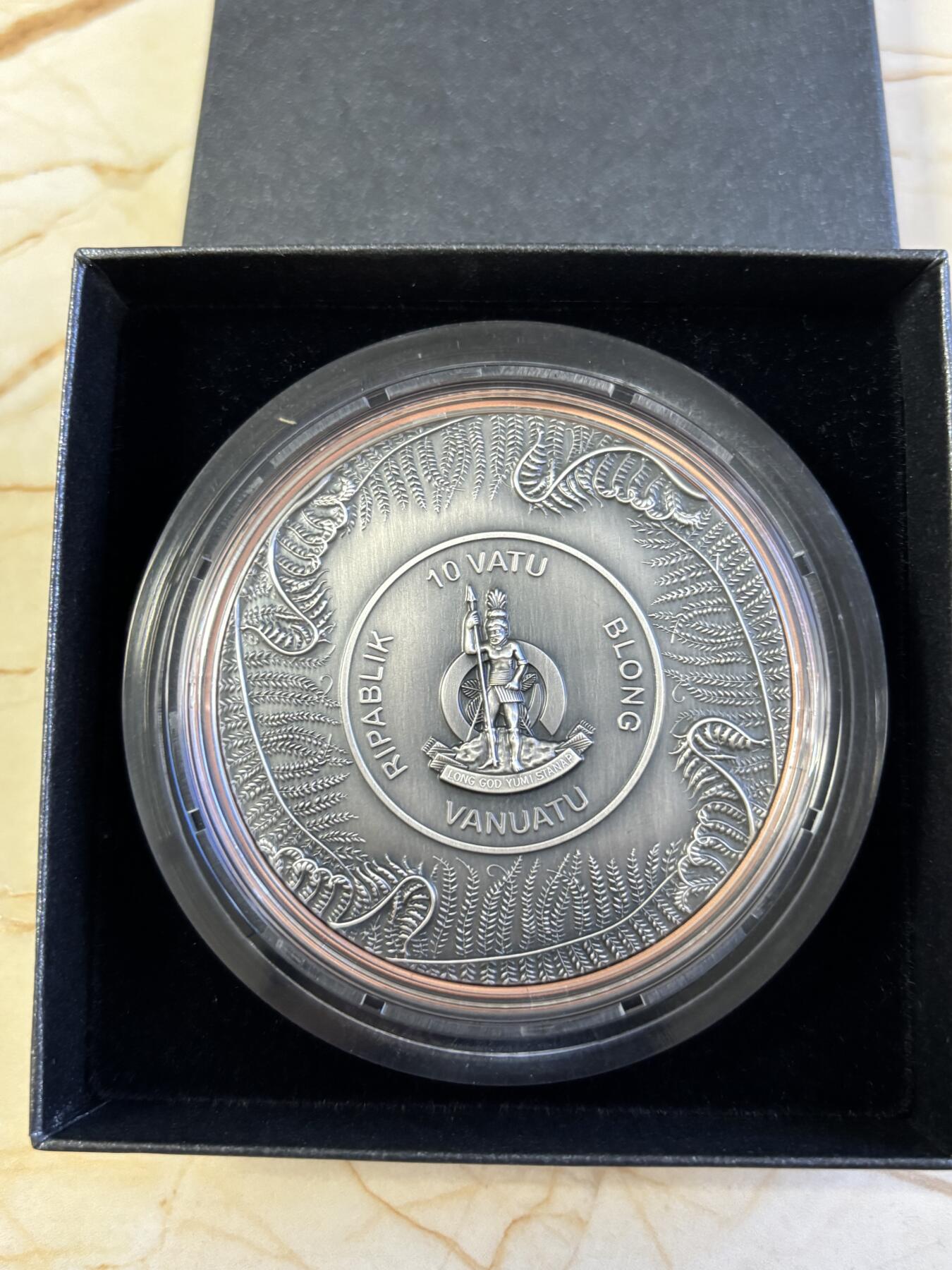 第196期拍卖 瓦努阿图2026年恐龙时代6剑齿虎银铜双金属仿古纪念币，999银+铜，10克银+145铜，发行1999枚