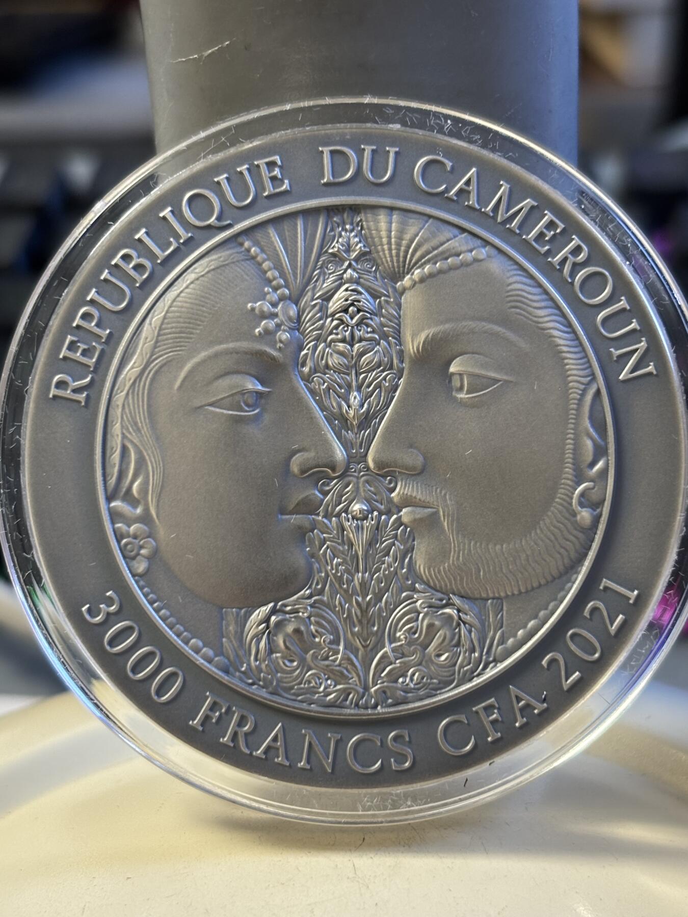 第196期拍卖 喀麦隆2021年爱情系列爱经3盎司高浮雕仿古彩银币，999银，发行500枚