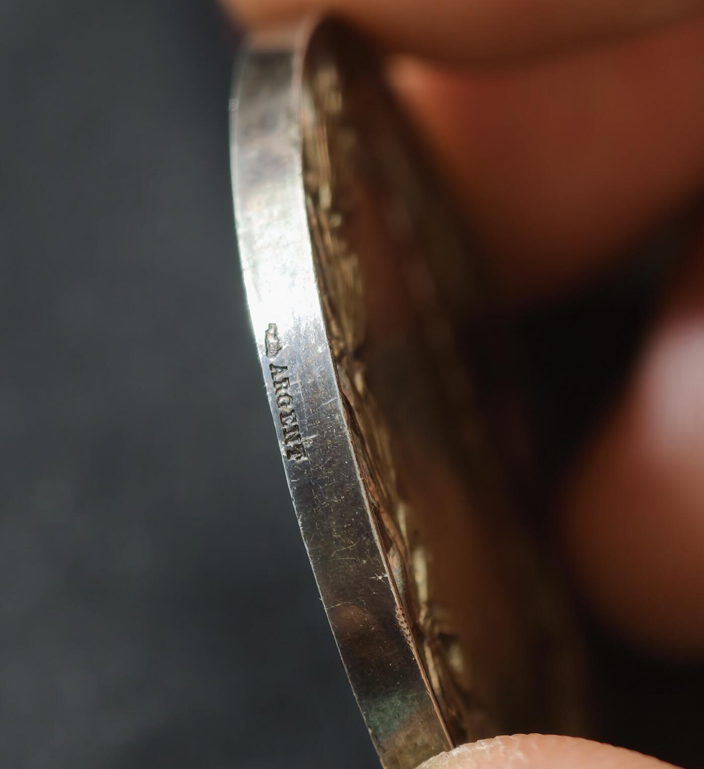 甄臻铺-世界币章拍卖（第58期），送拍享返佣金等优惠多多 1890年法国安德尔省农业协会银章 ，41mm，36g，丰饶角ARGENT边铭 非常漂亮的五彩包浆 品相完美 原盒正常使用