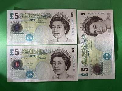 咖啡豆•收藏 2026年Apr_7th世界各国纸币拍卖 - 3枚 英国 2002年 5英镑 全新UNC连号 外国 欧洲纸币 88-90 女王钞