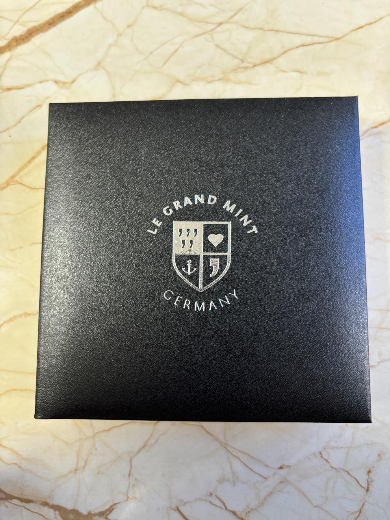 第196期拍卖 利比里亚2024年花卉钟表1盎司彩色纪念银币，1盎司，发行333枚