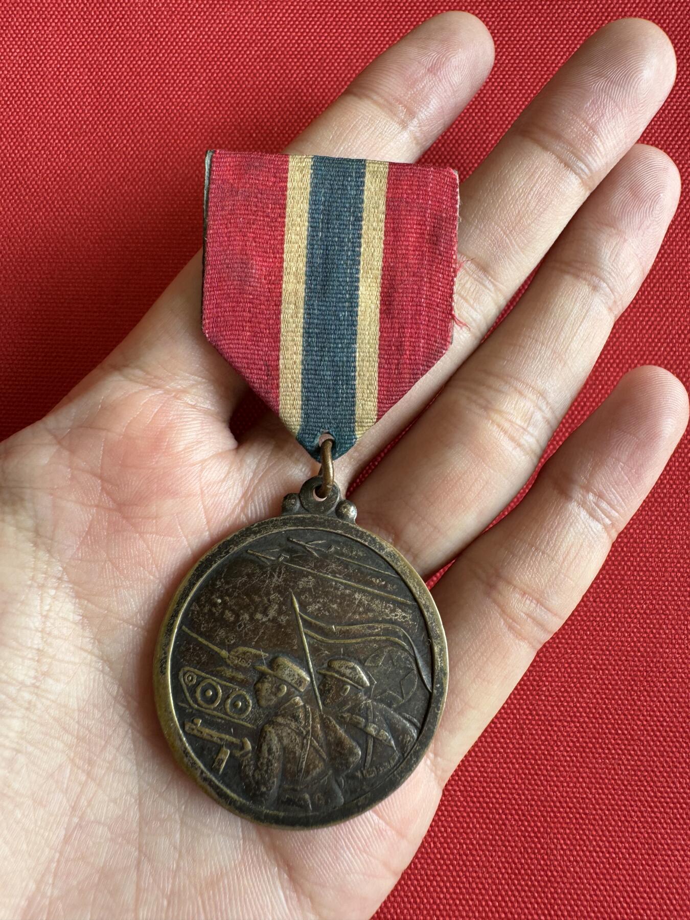 五哥徽章群   2号周四晚上八点4群联拍 铜章