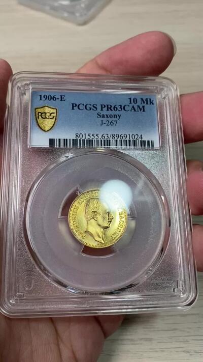 万国钱币拍卖第064期 PCGS PR63CAM 1906年德国萨克森阿尔伯特国王长翅精制10马克金币 深度镜面精制黄金地板 高浮雕喷砂质感 PC唯一冠军分 罕见典藏品质 3.98g 900金