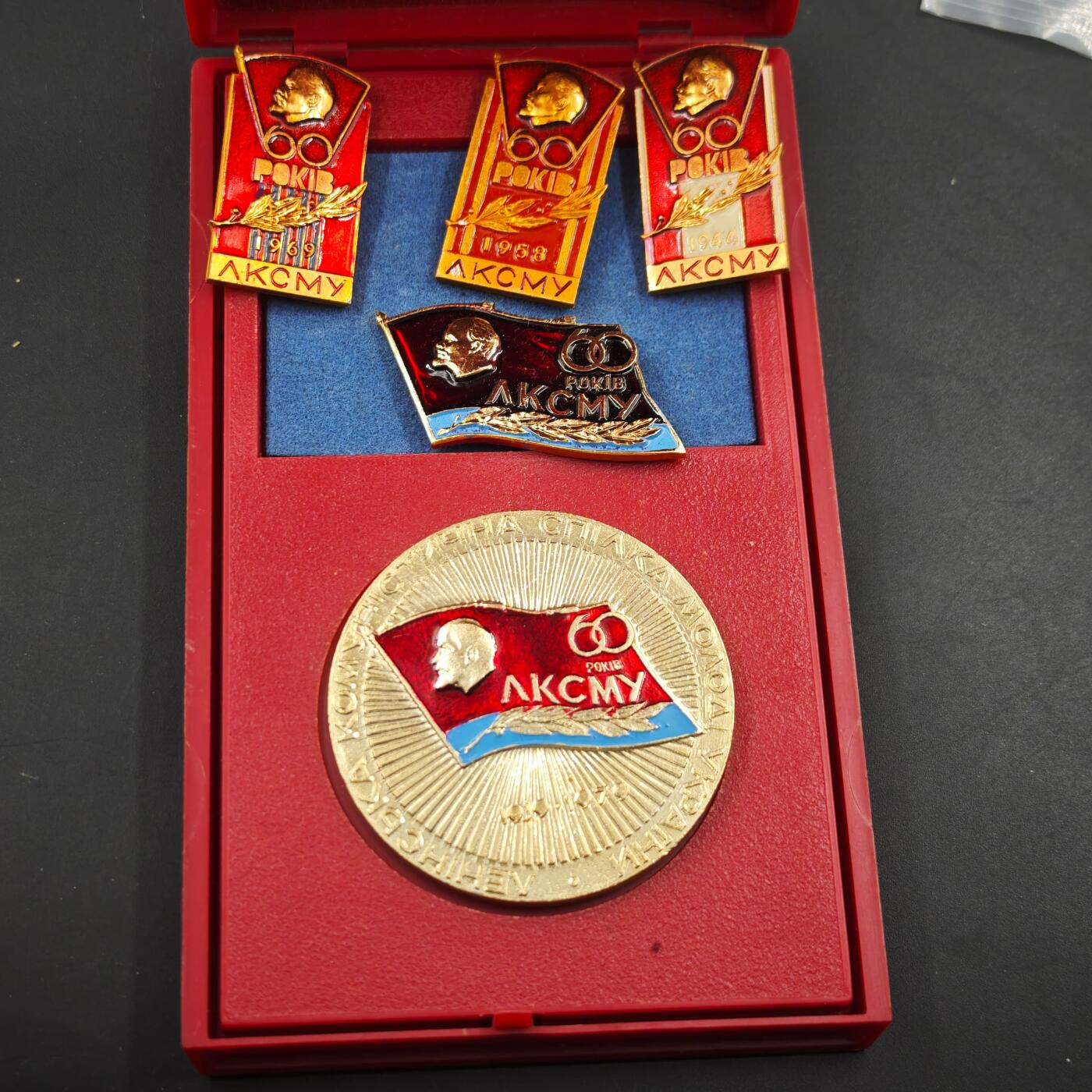 4月1日结束，成斌徽章钱币专场（今日继续更新）