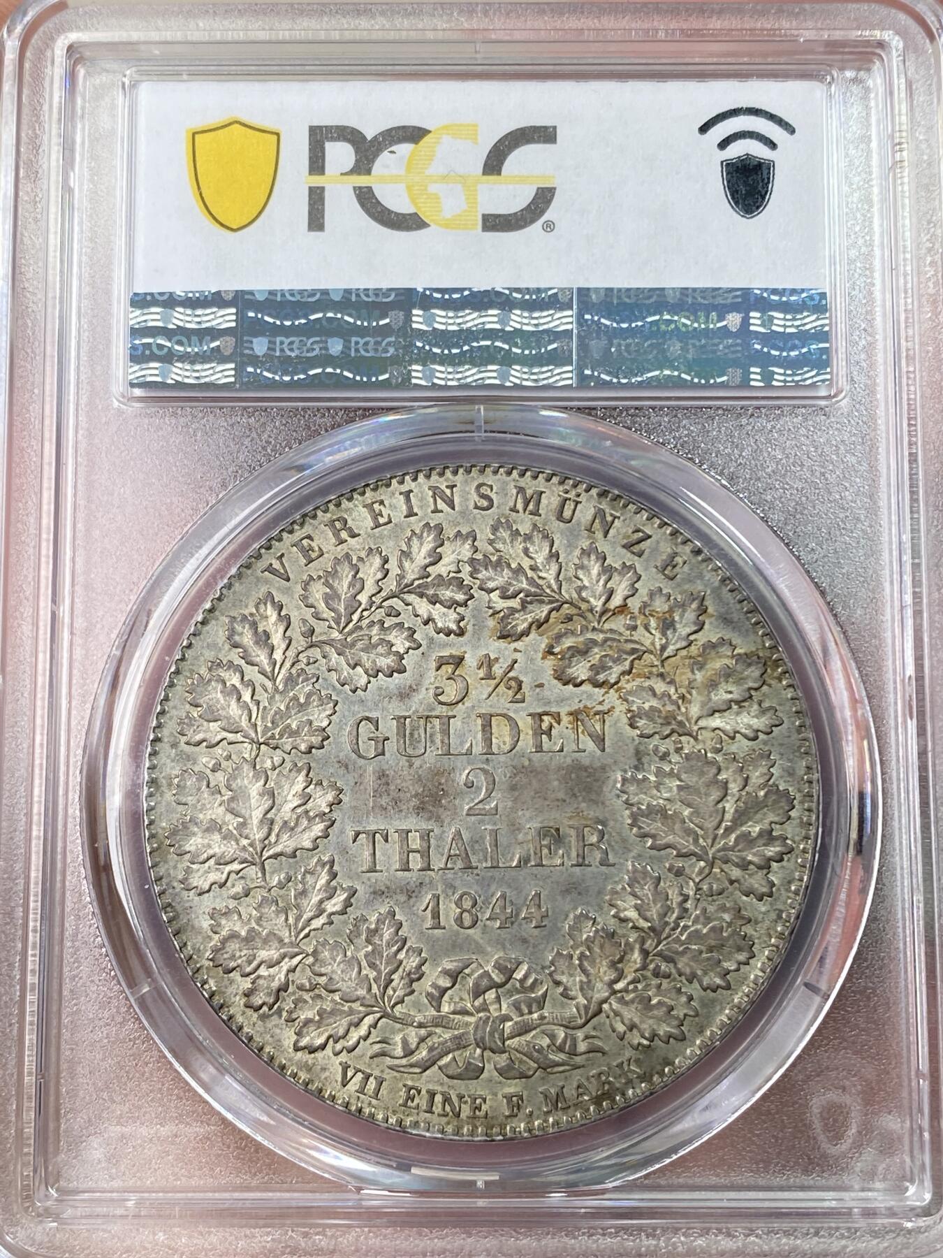 万国钱币拍卖第064期 PCGS MS61 1844年德国法兰克福自由市河景2泰勒 名誉景观2泰勒品种 热度居高不下 同时也是邦国时期唯一一款以景观为题材的2泰勒 厚重欧陆五彩极美 打制极其锋利 河面上的水波纹也毫不马虎 给人以身临其境之感 不容错过的典藏级品质 越来越贵的品种  