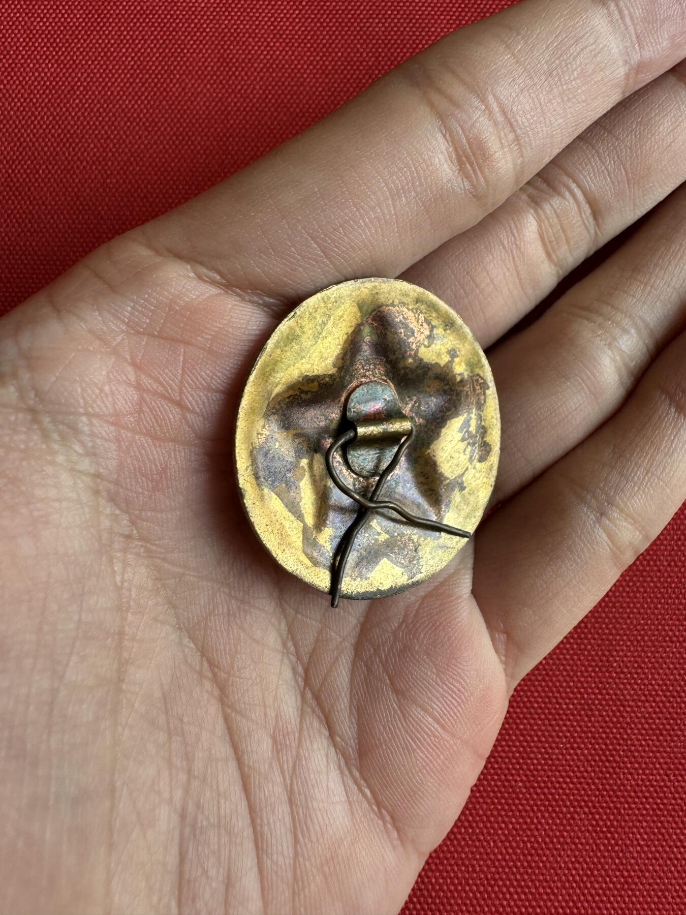 五哥徽章群   2号周四晚上八点4群联拍 帽徽