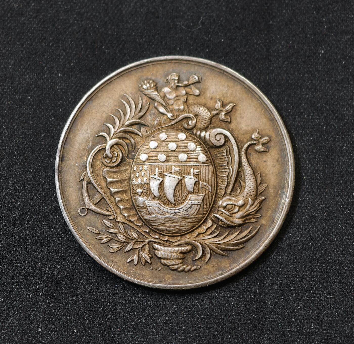 甄臻铺-世界币章拍卖（第58期），送拍享返佣金等优惠多多 1834年法国里昂储蓄银行纪念银章 ，33.75mm，14.7g 法国金融题材