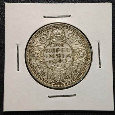 【德藏】世界币章拍卖第170期（拍品征集中~欢迎藏友联系） 老藏家集藏系列之- 1940年 英属印度1卢比银币 直径约：30.5mm；重约：11.6g 入册20余年·附有当年购入价