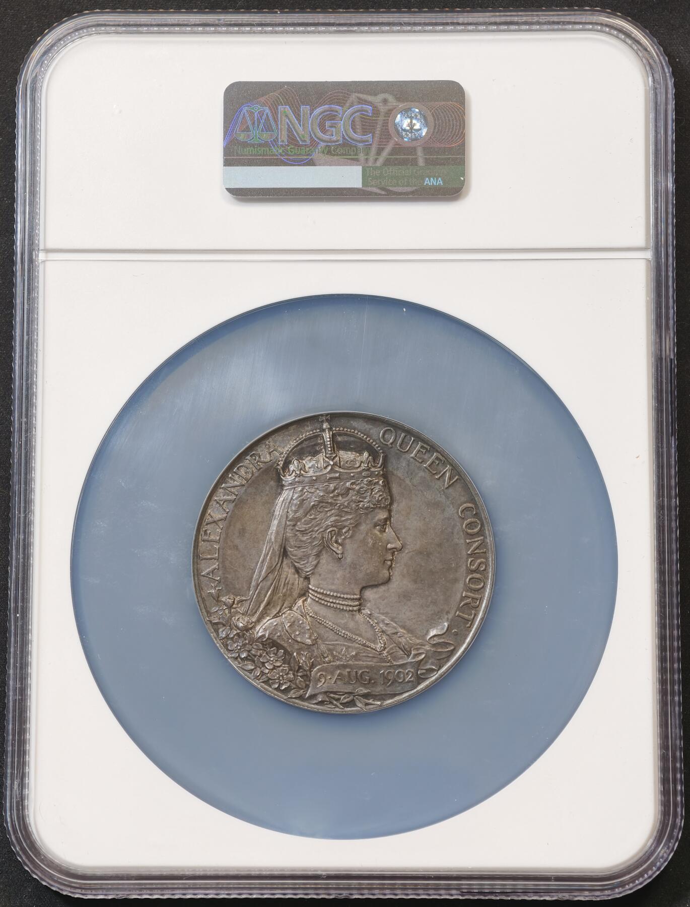 甄臻铺-世界币章拍卖（第58期），送拍享返佣金等优惠多多 NGC-MS62 1902年英国爱德华七世1902年8月9日登基纪念大银章，尺寸很大，包浆醇厚，品相极好