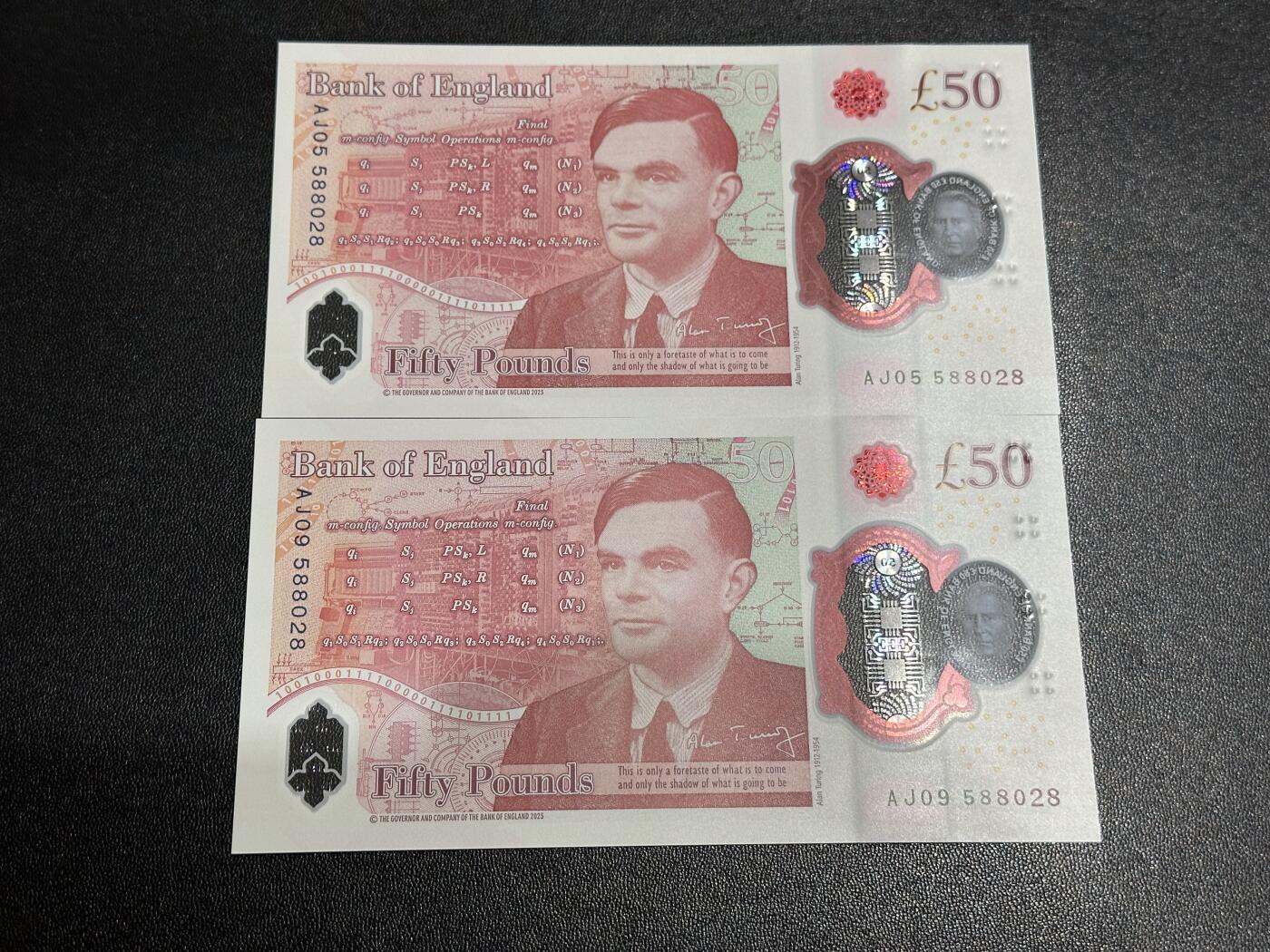 《外钞收藏家》第六百二十三期（精选场）（长期征集拍品、欢迎藏友们联系合作） 2023年英国查尔斯版50镑 2张一起 同号588028 全新UNC
