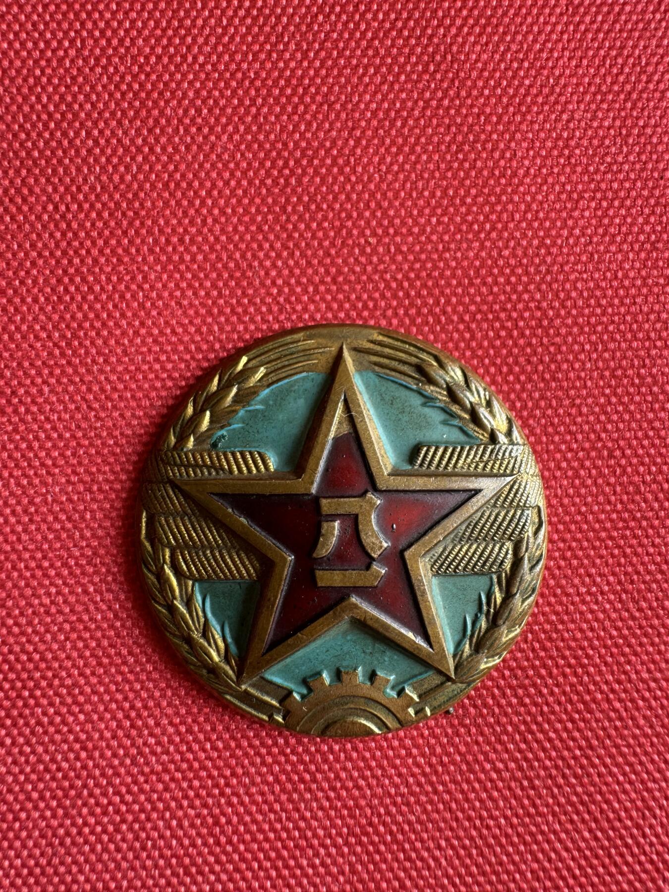 五哥徽章群   2号周四晚上八点4群联拍 帽徽