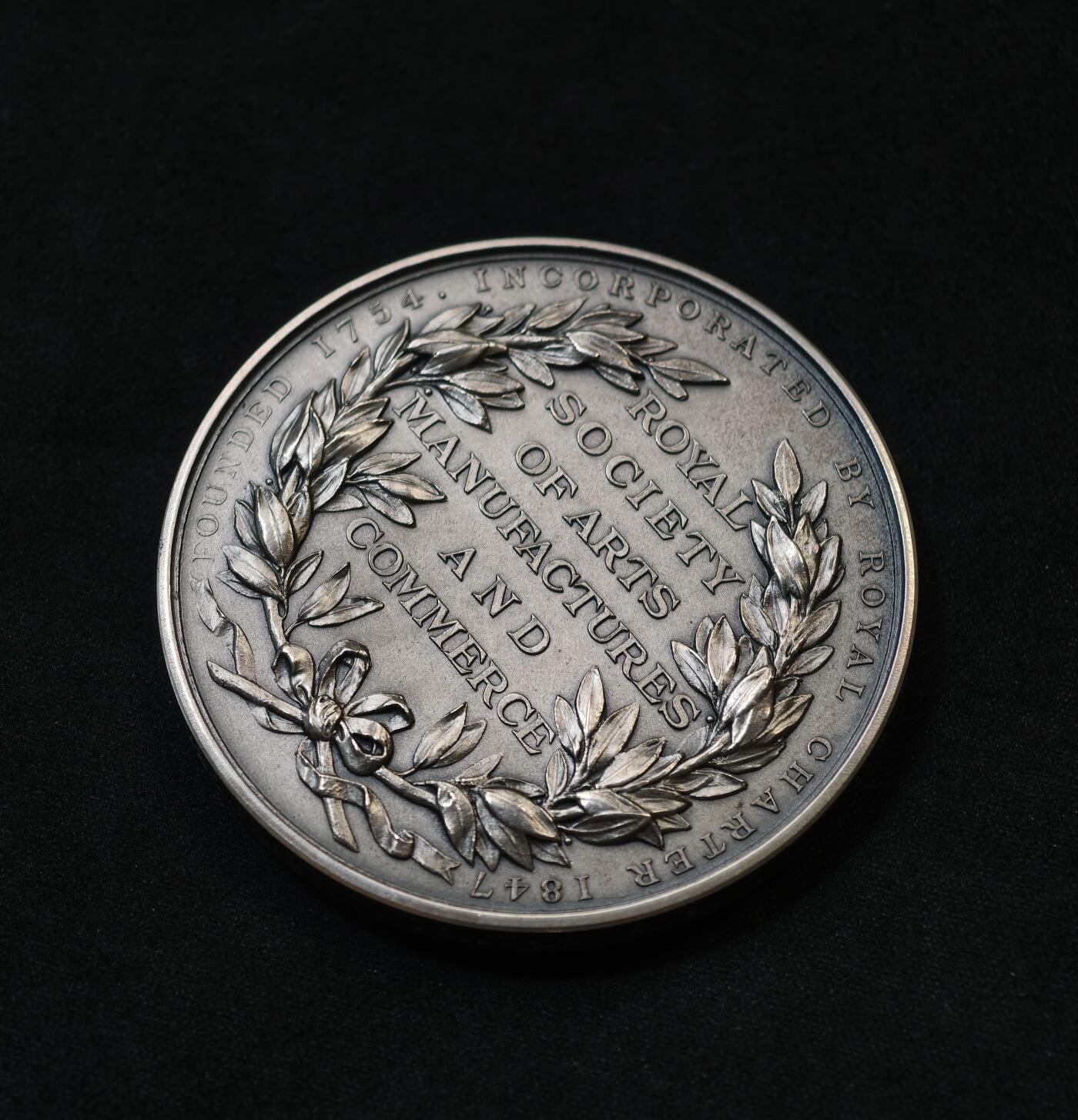 甄臻铺-世界币章拍卖（第58期），送拍享返佣金等优惠多多 1930年英国皇家艺术协会（RSA）西班牙语高级考试纪念银章，乔治五世国王肖像，直径56毫米，重90克，品相完美，包浆自然（鸽子重拍）