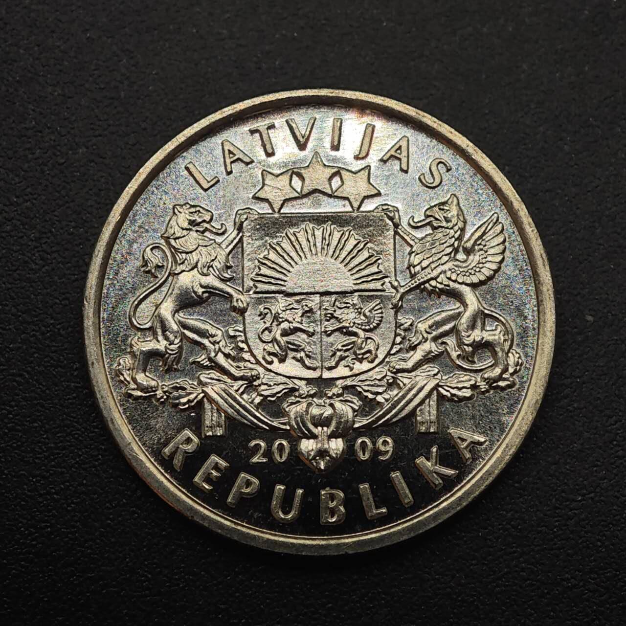 【淘币小摊】实时拍第八百八十七拍   散币场    每周一统一发货 拉脱维亚2009年1拉特圣诞树纪念币