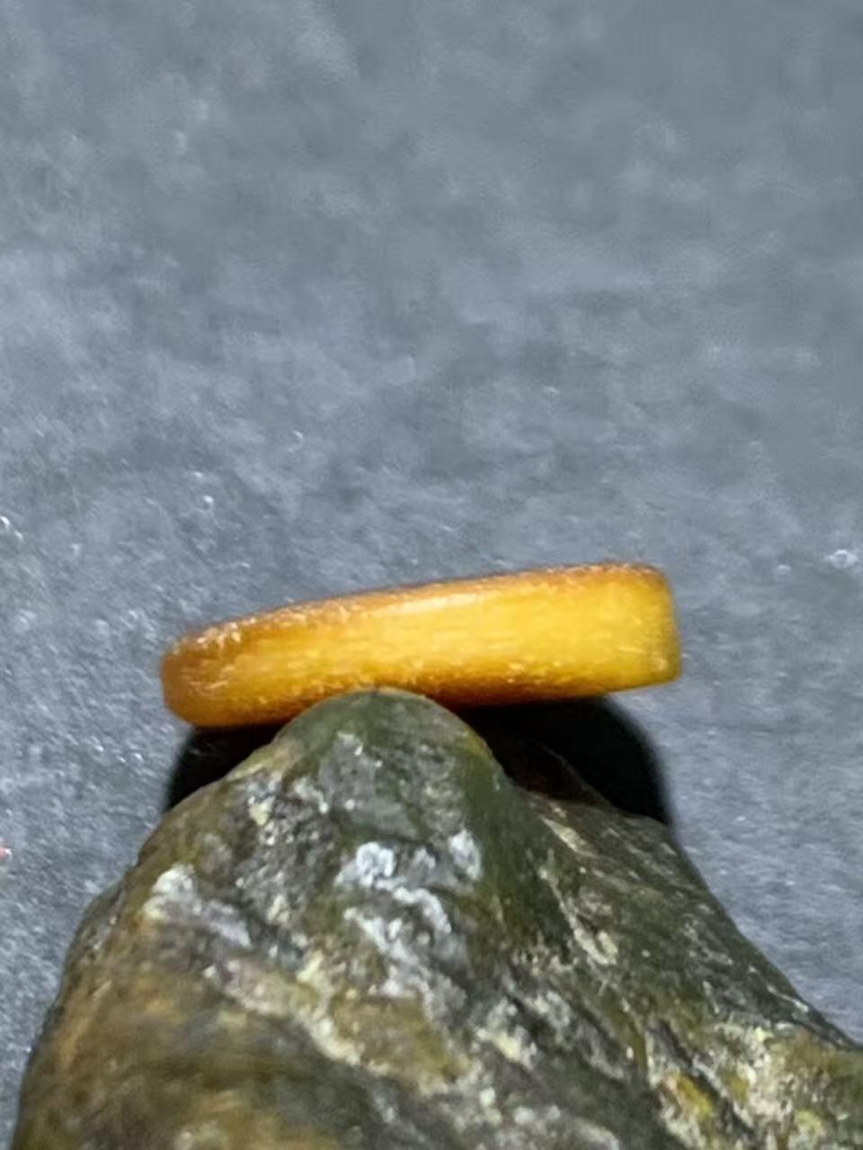 精美原皮蜜蜡小饼子一个！！